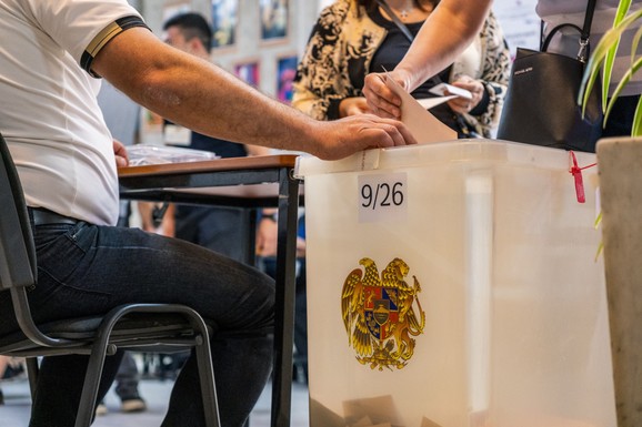 ZAVRŠENO GLASANJE, ČEKAJU SE REZULTATI Zatvorena birališta n