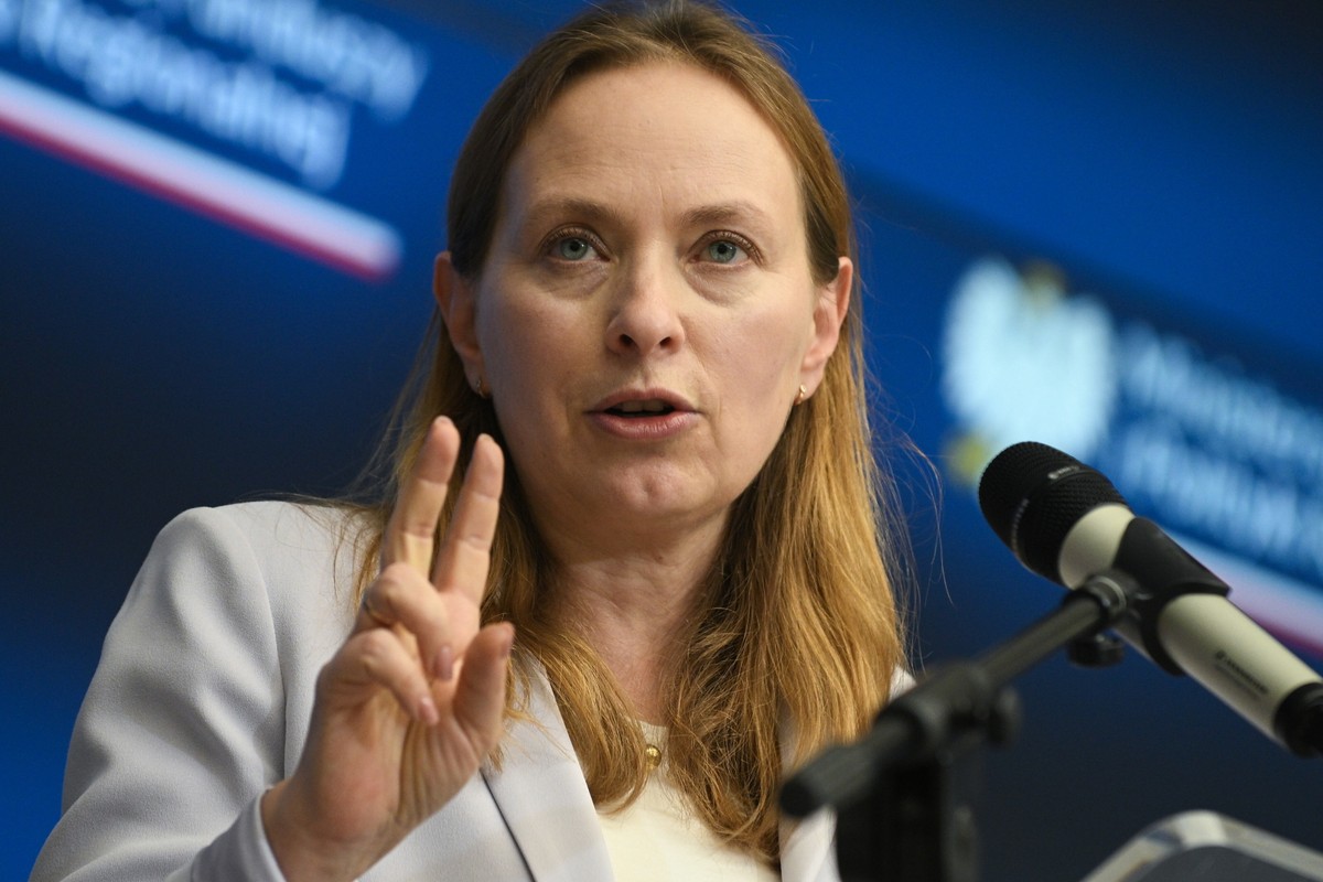 Minister Rozwoju Katarzyna Pełczyńska-Nałęcz podczas konferencji prasowej dot. środków z KPO