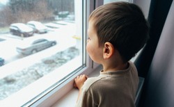 Antyszczepionkowcy wtargnęli do domu dziecka. "Mówili, że jestem morderczynią" [NAGRANIE]