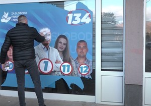 Leposavić, Prefarbani plakati na prostorijama stranke Nenada Rašića