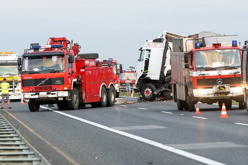 Według ustaleń policji w zderzeniu, do którego doszło na autostradzie A4, zginęły 3 osoby.