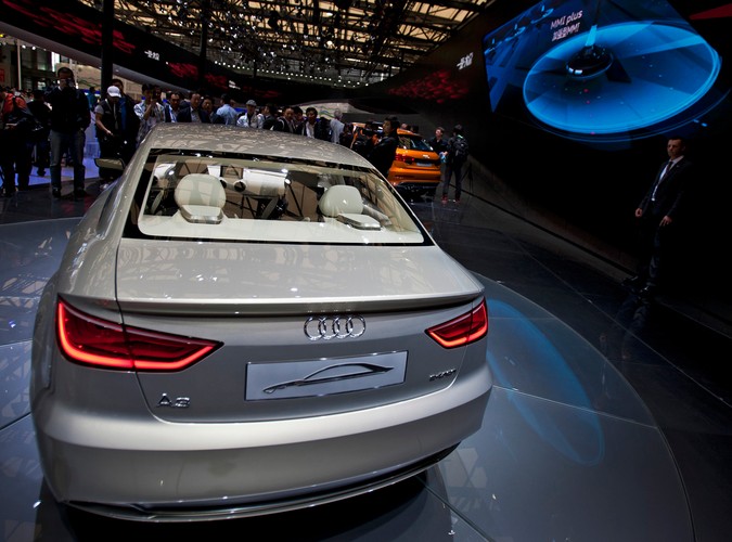 Salon samochodowy w Szanghaju... Jest na czym zawiesić oko :)