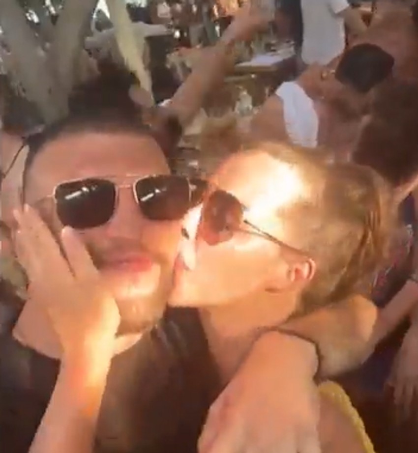 Veljko i Bogdana se provode na žurci na moru