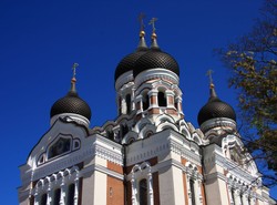 Miedwiediew wyświęcony na diakona? Rosyjska cerkiew wyjaśnia...