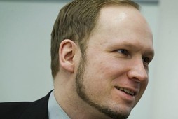 Anders Breivik proces twarz