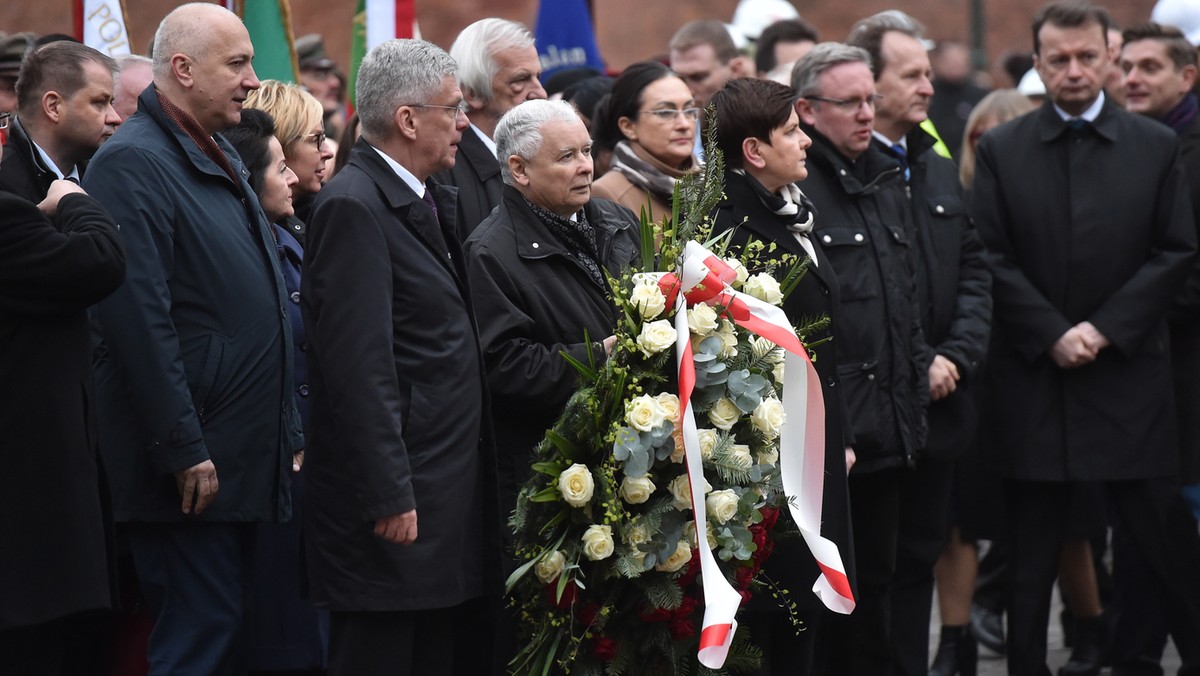 W kościele Garnizonowym w Katowicach zostanie odsłonięta tablica upamiętniająca ofiary katastrofy rządowego samolotu pod Smoleńskiem. Tablica w sposób szczególny ma upamiętnić ofiary tragedii związane z Katowicami. Uroczystość odbędzie się w najbliższą niedzielę.