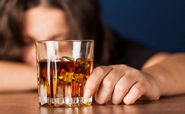 Alkohol w dużych ilościach powoduje uszkodzenia mózgu
