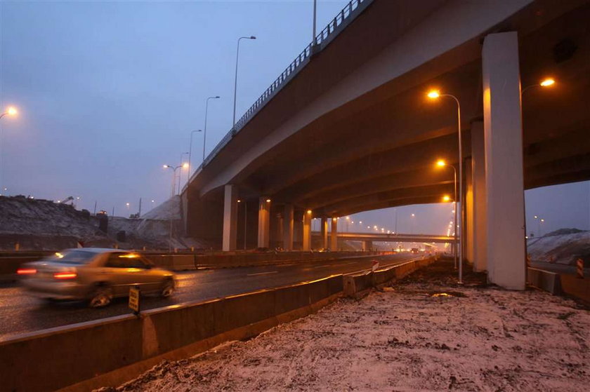 Zbudowali autostradę, rozwalili drogi