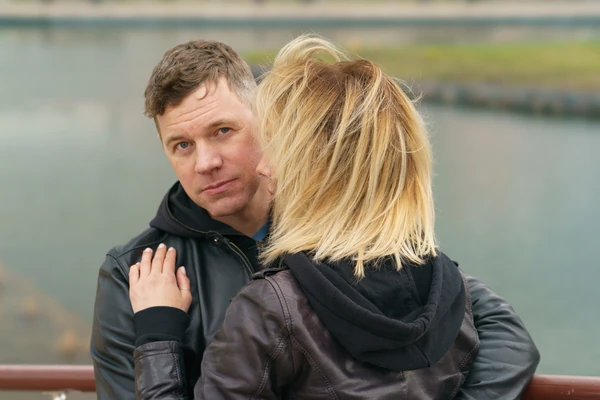 Kako ŽENA treba da se ponaša da je MUŽ NE BI VARAO: Čuveni RUSKI PSIHOLOG dao je surov, ali precizan odgovor