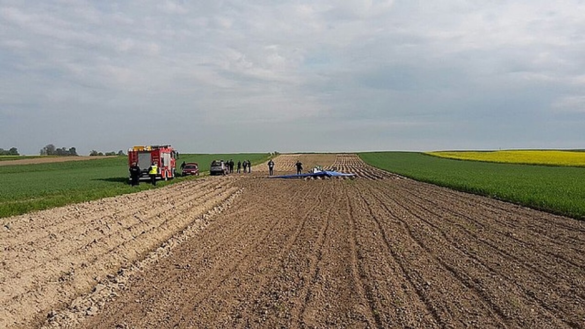 Policja w Jarosławiu wyjaśnia okoliczności tragicznego wypadku motolotniarza w okolicach miejscowości Pełkinie. Tożsamość mężczyzny nie jest znana.