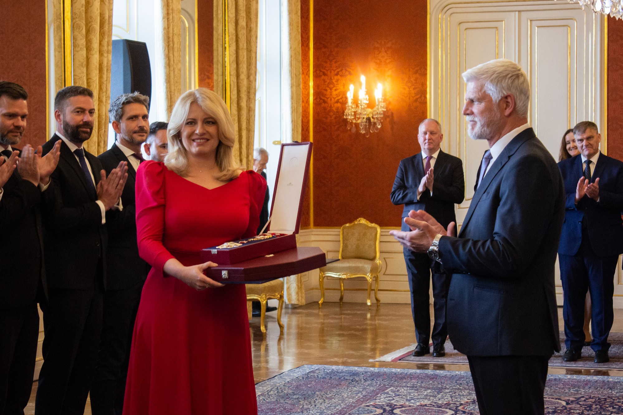 Čaputová a Pavel si navzájom udelili najvyššie štátne vyznamenania.