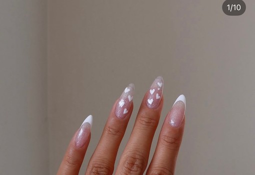 A kókusz körömtrend mindent elsöpör idén nyáron, ami az útjába kerül