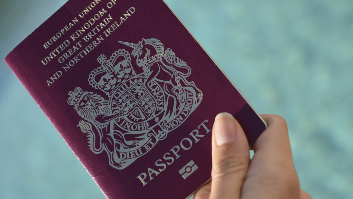 Język francuski nie ma racji bytu na brytyjskich paszportach i powinien być z nich usunięty - przekonują w petycji do rządu zwolennicy "przejęcia z powrotem kontroli nad krajem" - czytamy na stronie Londynek.net.