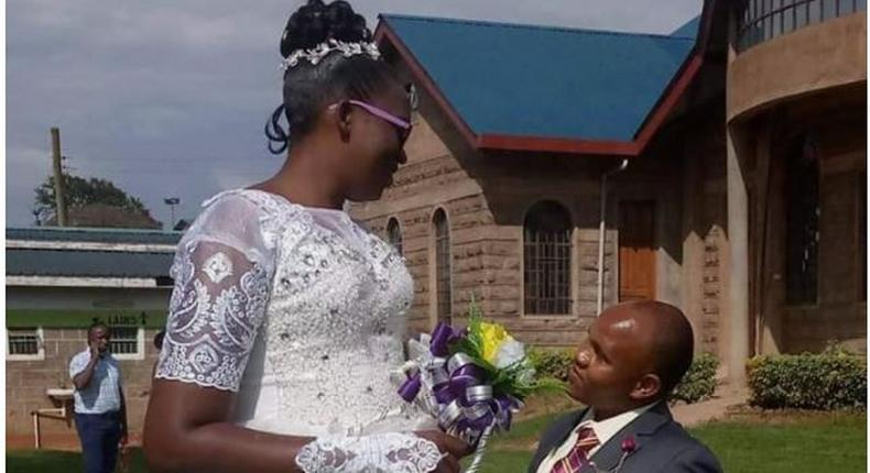 I love him the way he is – Tall bride tells critics who say groom is too short