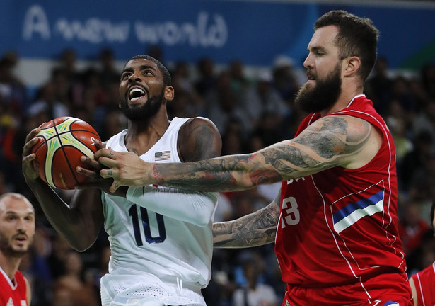 Koszykarze USA pokonali Serbów, ale tylko trzema punktami