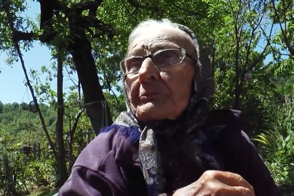 (FOTO) "AKO MI SE SMUČI, PADNEM PA NASTAVIM DALJE!" Baka Milanka gazi stotu i ima 100 članova porodice: Otkrila tajnu dugovečnosti, njene reči o teškom radu ODUŠEVILE SRBIJU