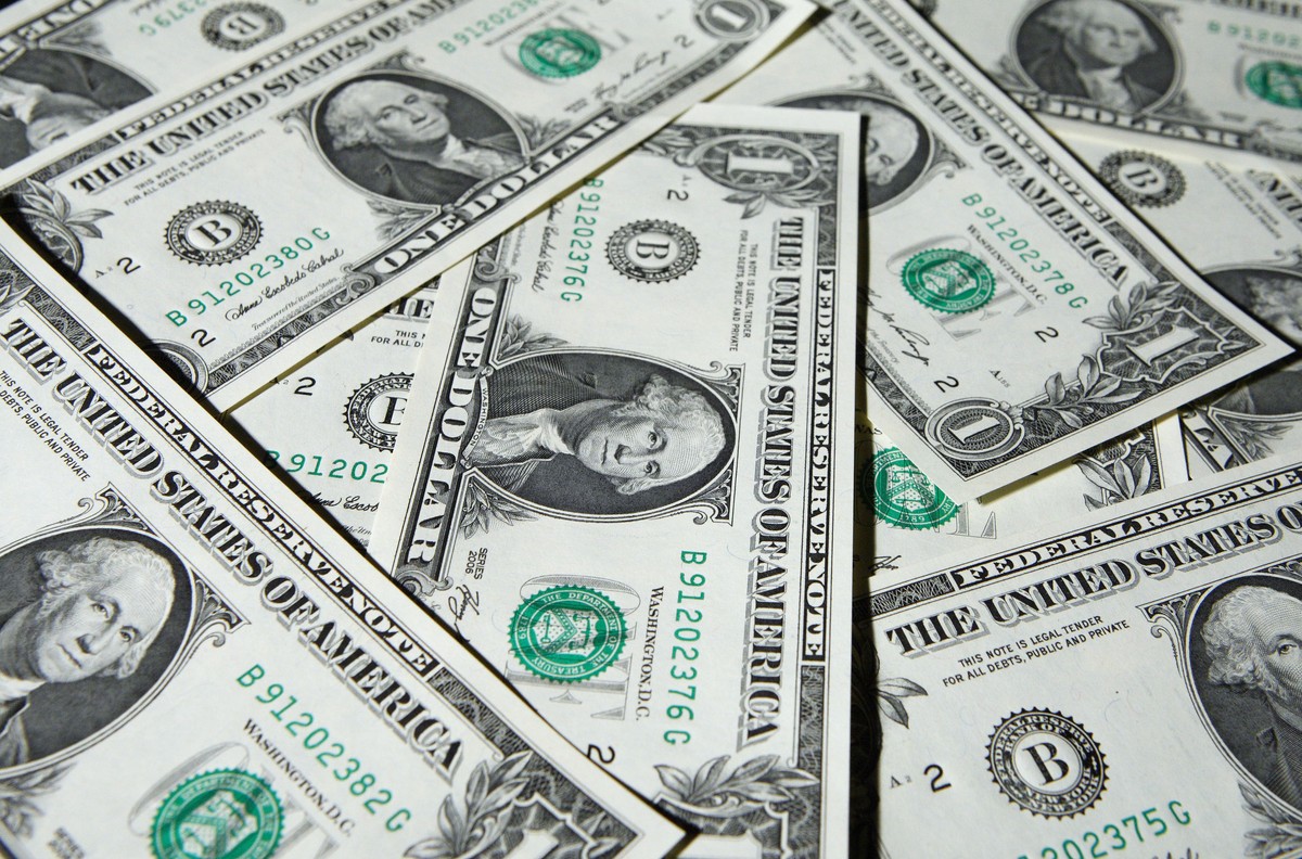 Pierwszy dzień nowego miesiąca eurodolar rozpoczął od spadków, jednakże szybko powrócił do stanu początkowego