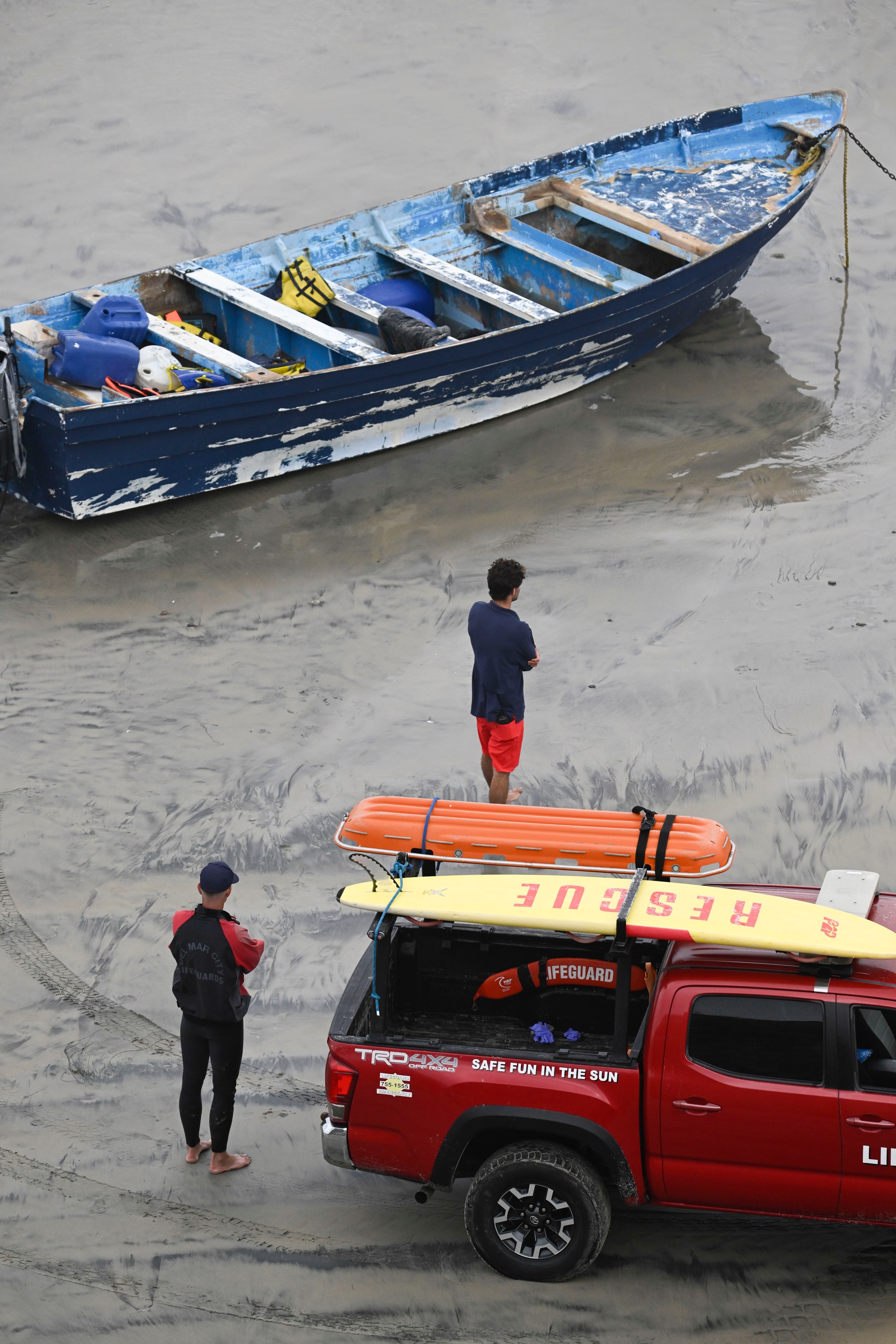 California Capsized Boat343001127675