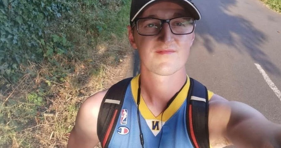 Napriek zhoršujúcemu sa stavu sa snaží bojovať.