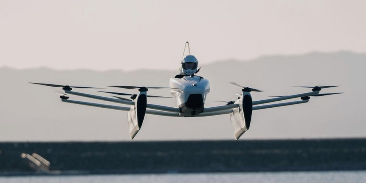 Flyer - ultralekki eVTOL-em zaprojektowany do latania nad wodą. WYcofany z użycia w 2020 r. po ponad 25 tys. udanych lotów testowych. Ten przełomowy model znajduje się teraz w muzeach jako ważna część historii lotnictwa.