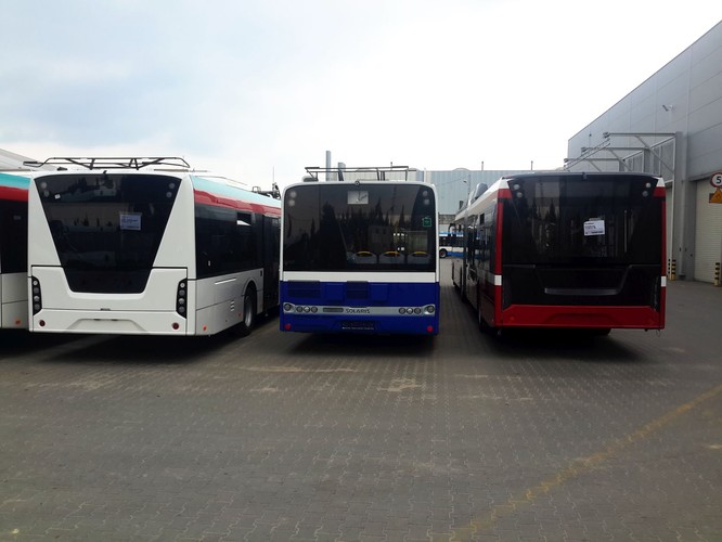 Trolejbusy stanowią dużą część produkcji Solarisa. Na zdjęciu autobusy z pantografem do (od lewej) Esslingen, Rygi oraz Salzburga.