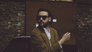 Tomasz Makowiecki: 'Bardziej Niż Zwykle' to romans między latami 80. a 90. [PODCAST]