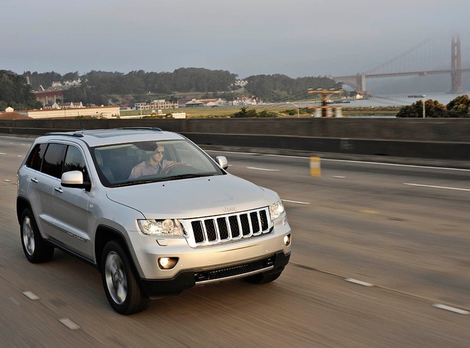 Jeep to ikona samochodów 4x4. Teraz słynna marka nabiera sił pod skrzydłami Fiata. W Polsce pojawiły się właśnie nowości amerykańskiej legendy bezdroży - oto Jeep Wrangler Unlimited i Jeep Grand Cherokee...