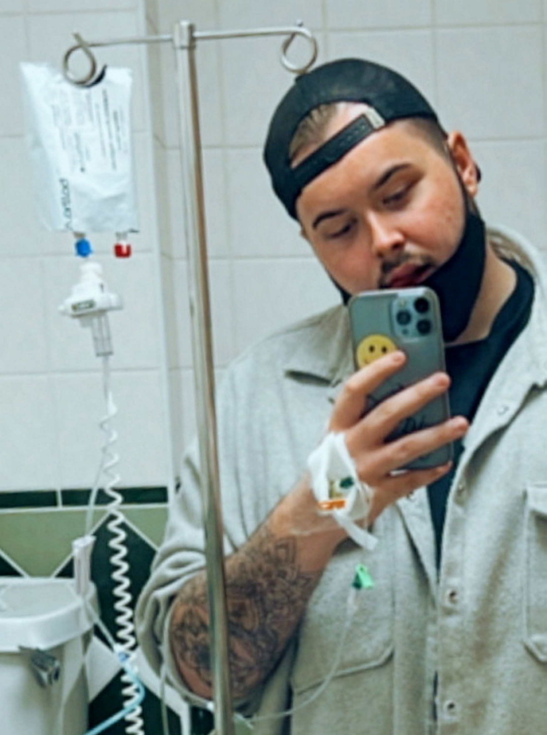 Jak od svojich 16 rokov navštevoval solárium päťkrát týždenne po dobu 18 minút.
