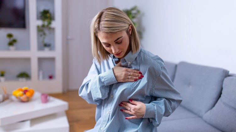 mell csomó jele, oka, rosszindulatú tumor daganat tünete