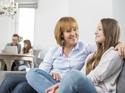 Ludźmi czyni nas współpraca, nie rywalizacja. Ekspert o tym, czego i jak warto uczyć nastolatki