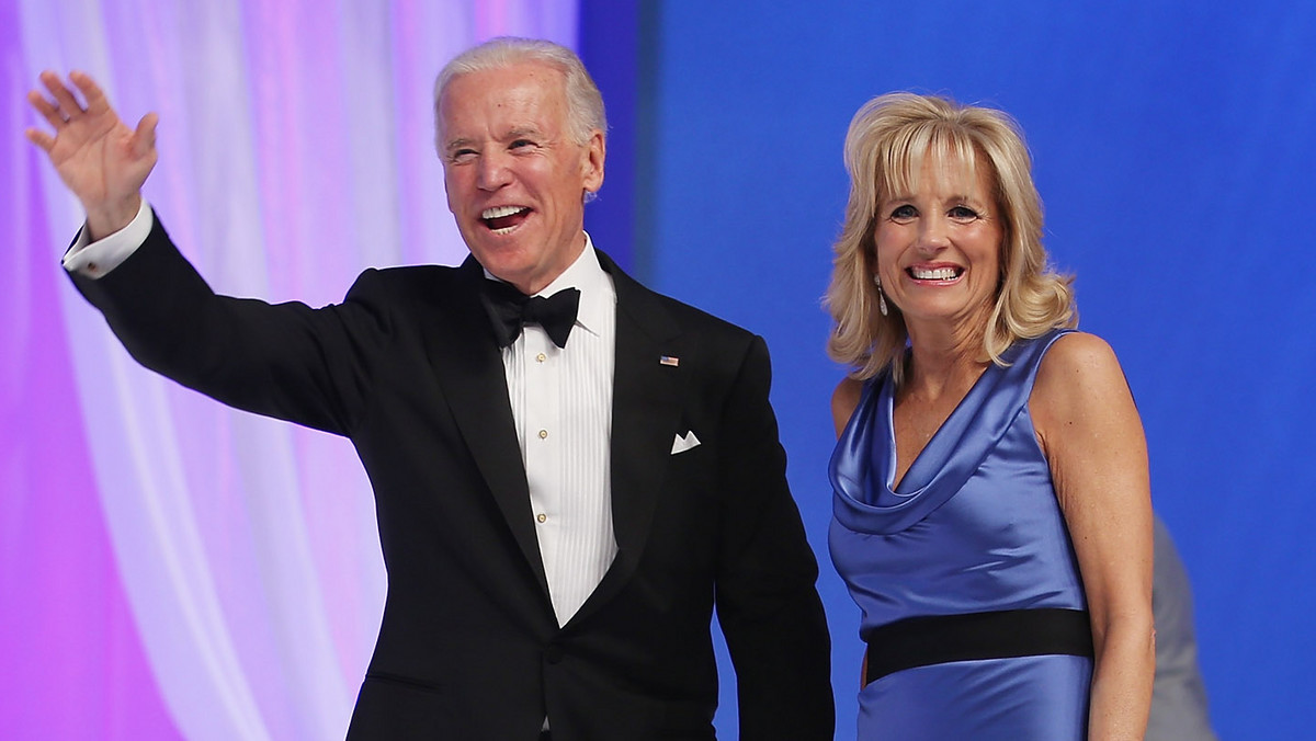Joe i Jill Biden przyłapani na czułościach na terenie Białego Domu [ZDJĘCIA]