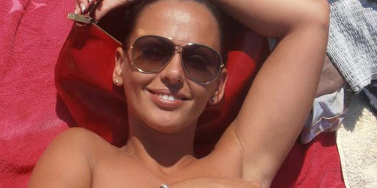 Była Ronaldo topless na plaży. Foto