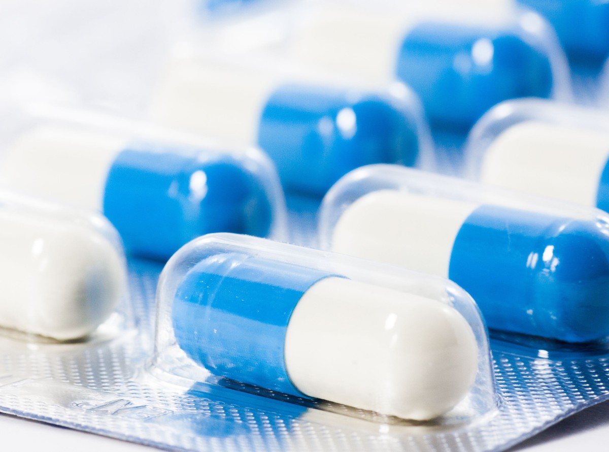Cichy zabójca? Nanoplastik osłabia działanie antybiotyków