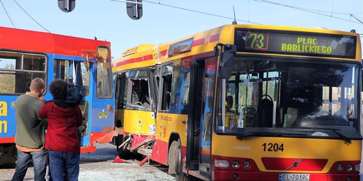 Tramwaj zderzył się z autobusem. 10 rannych