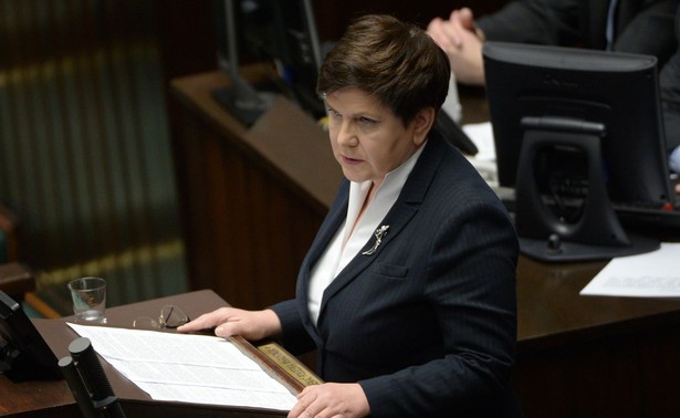 Szydło stanowczo w Sejmie o nagrodach: Należały się! Mogę o tym mówić z otwartą przyłbicą [WIDEO]