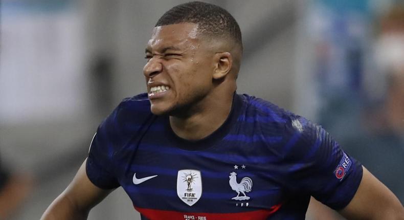 kylian-mbappe blessé