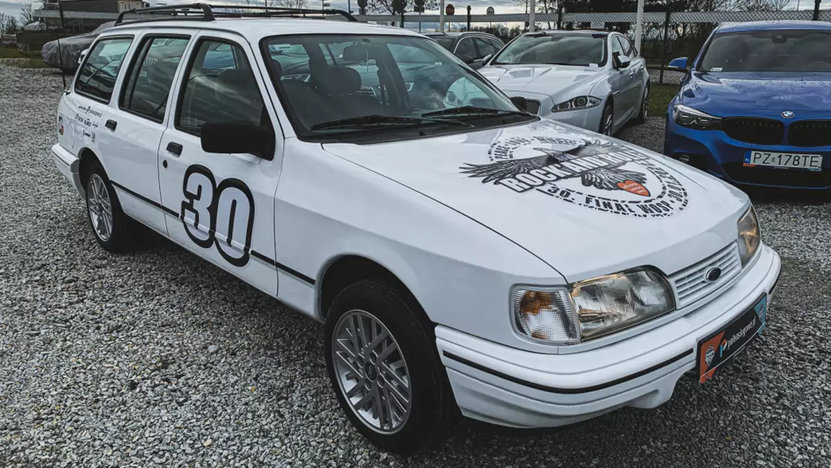 Odbudowany Ford Sierra z 1992 r. przekazany na aukcję WOŚP