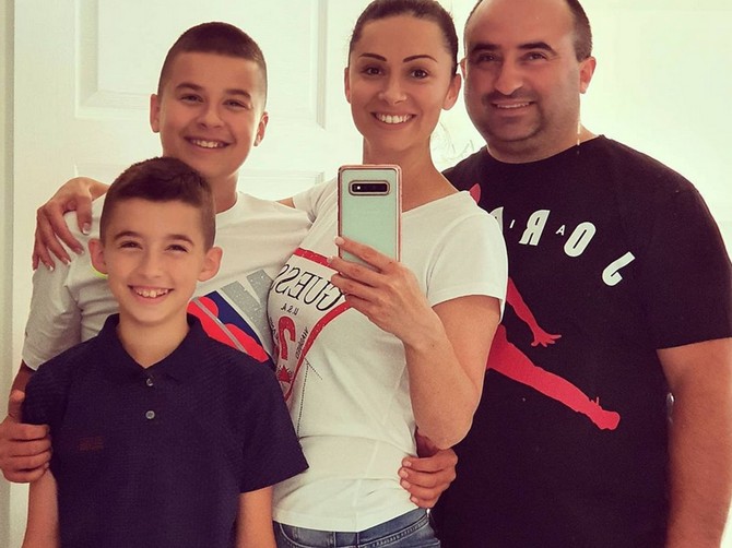Koliko novca roditelji daju deci za užinu i izlaske? Jelena i Žarko imaju sina Andreja u osnovnoj i Mateu u srednjoj školi