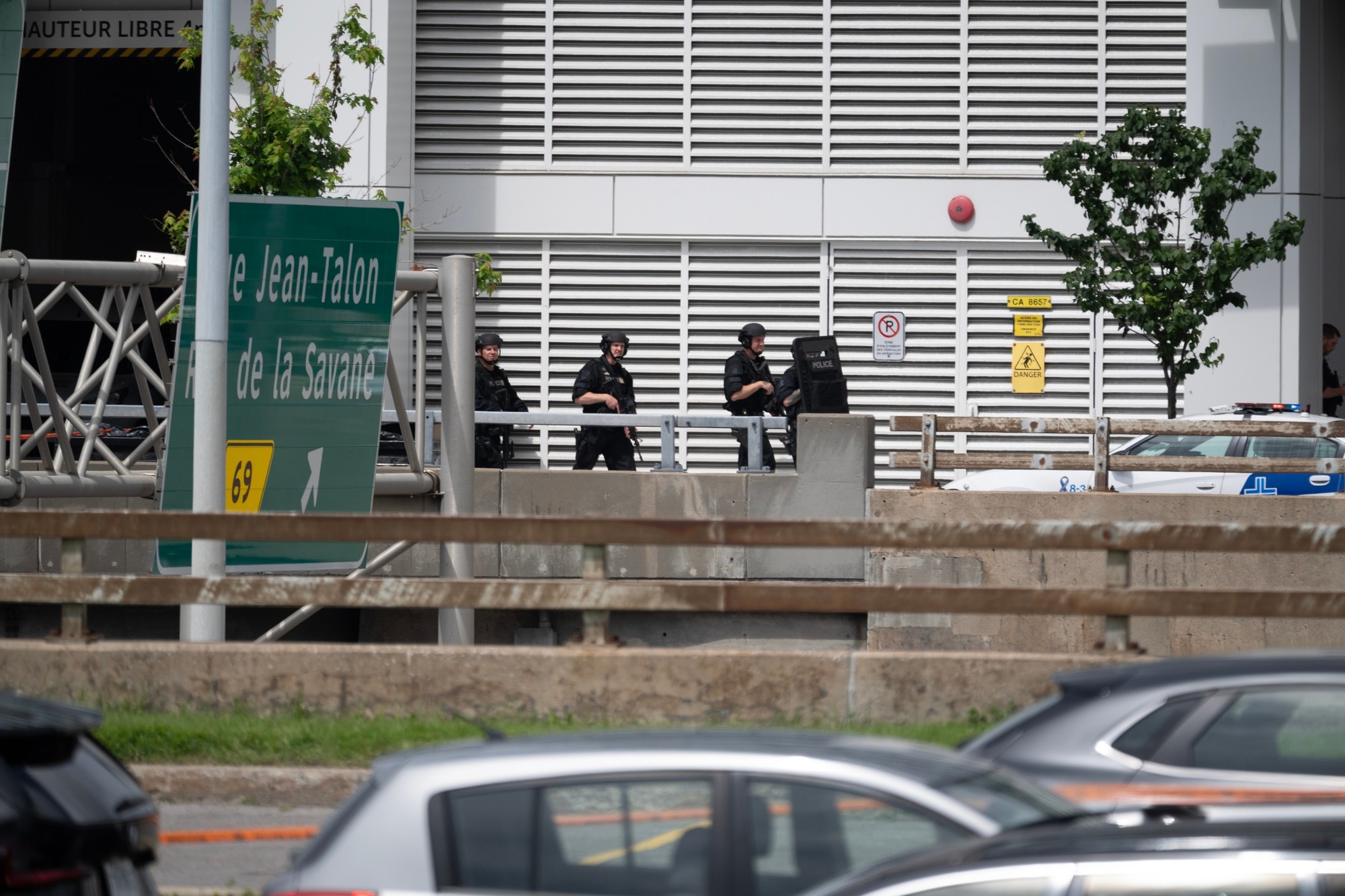 Pri streľbe v kanadskom Montreale zahynuli traja ľudia vrátane podozrivého.