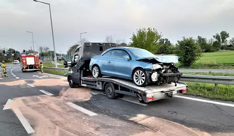 Rozbił auto i dostał 4000 zł mandatu. To nie koniec kłopotów kierowcy [WIDEO]