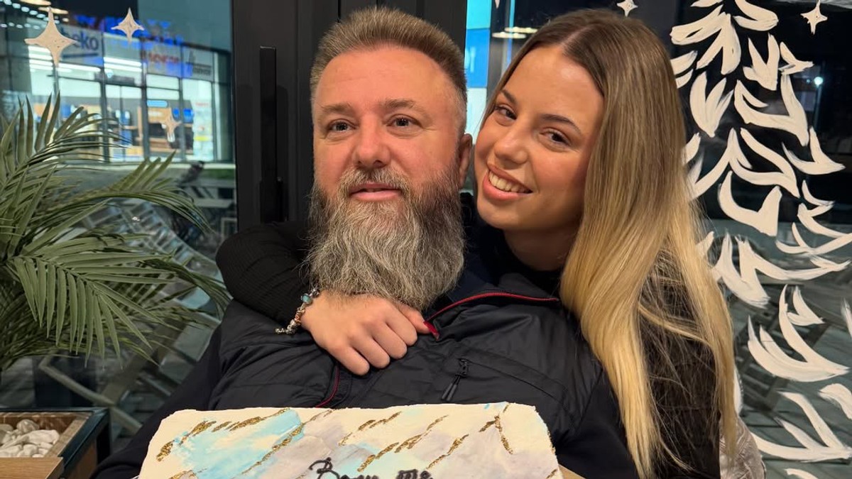 Otac Predrag Popović sa ćerkom 