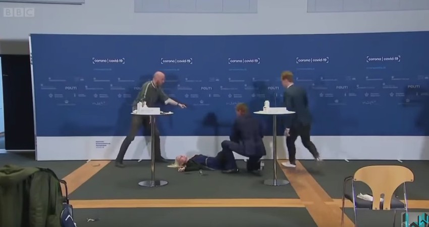 Prisutni su skočili da pomognu