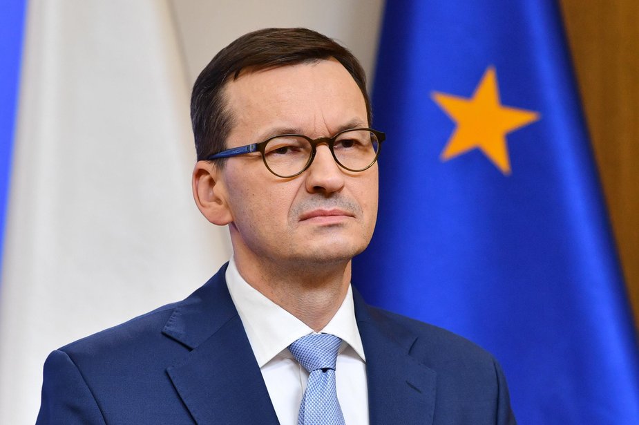 Mateusz Morawiecki — w latach 90. pracował w Urzędzie Komitetu Integracji Europejskiej i współuczestniczył w negocjacjach dotyczących członkostwa Polski w UE. Miał poprawić relacje PiS z Brukselą, a skończył na porównaniach Unii do ZSRR