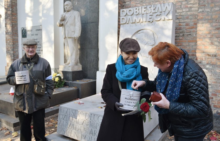 Pomimo pandemii zbierają na Powązki