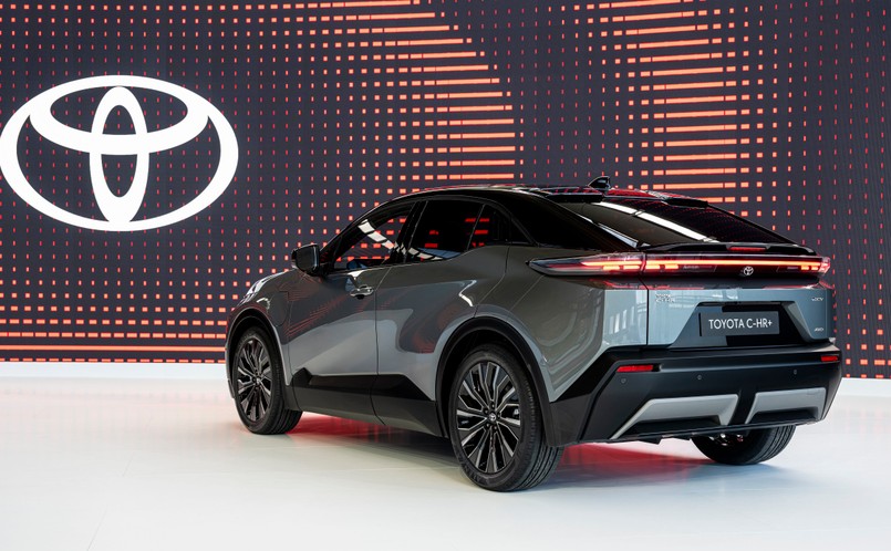 Nowa Toyota C-HR+