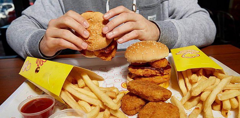 Fast food chce płacić za jedzenie burgerów! To nie żart