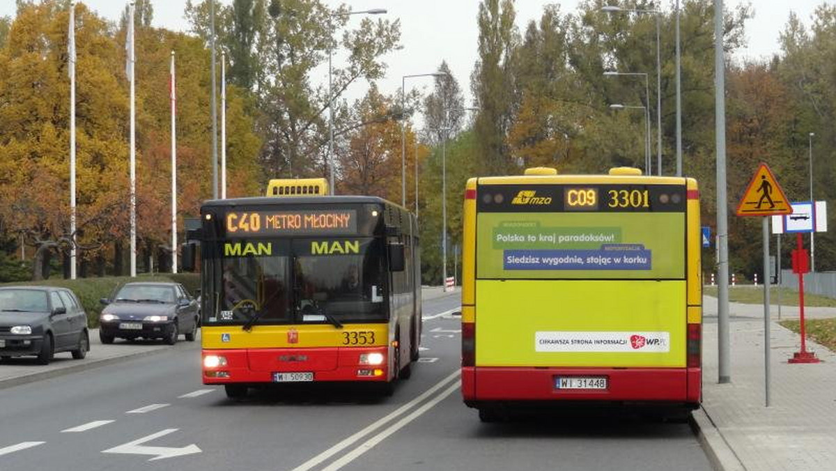 W związku ze zbliżających się dniem Wszystkich Świętych, w Warszawie na trasę wyruszy za kilka dni pierwsza w tym roku weekendowa linia "cmentarna" C40. Jak informuje ZTM, połączy stację metra Młociny z największymi bramami cmentarza Północnego.