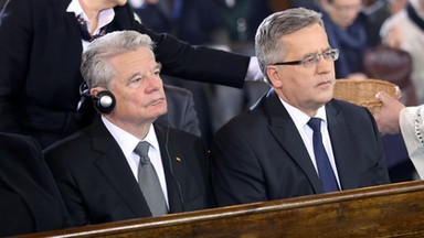 Komorowski żegna Bartoszewskiego. "Był, jest i będzie wzorcem postaw obywatelskich i patriotycznych"