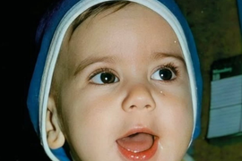 OVA BEBA je danas teška 240 miliona dolara, Srbi u nju gledaju KAO U BOGA, a nikad ne bi pogodili KO JE U PITANJU: 37 godina stara fotografija izaziva TALASE ODUŠEVLJENJA