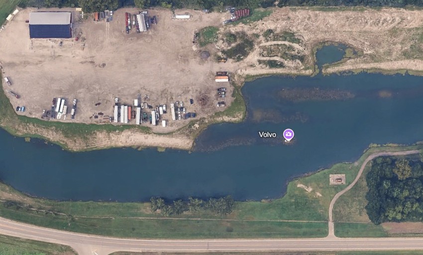 Volvo ostrvo na kojem se nalazi auto